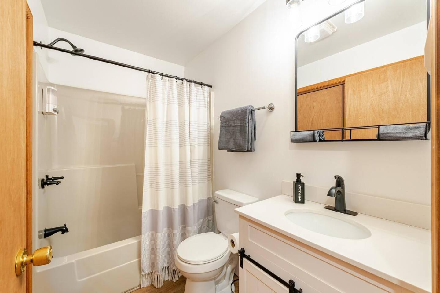 Cozy Cabin At Poconos With Hot Tub And Fire Pit East Stroudsburg Εξωτερικό φωτογραφία