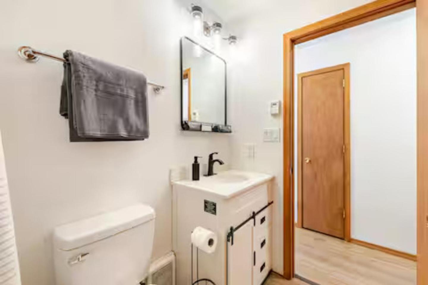 Cozy Cabin At Poconos With Hot Tub And Fire Pit East Stroudsburg Εξωτερικό φωτογραφία