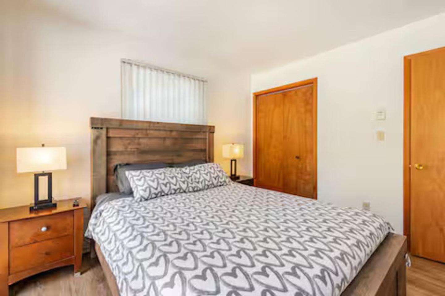 Cozy Cabin At Poconos With Hot Tub And Fire Pit East Stroudsburg Εξωτερικό φωτογραφία