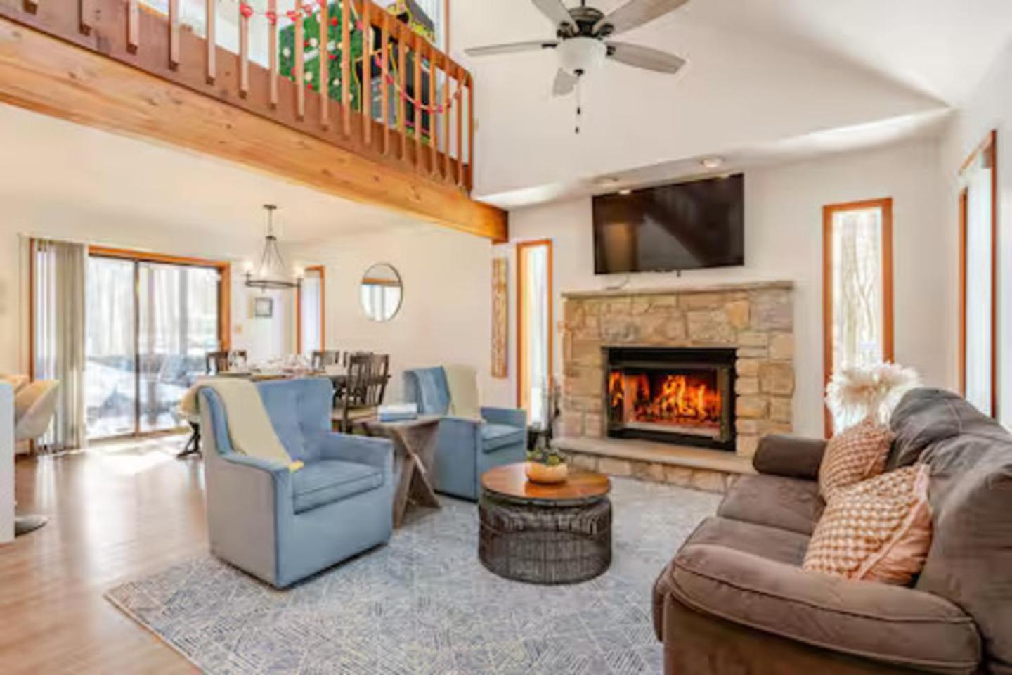 Cozy Cabin At Poconos With Hot Tub And Fire Pit East Stroudsburg Εξωτερικό φωτογραφία
